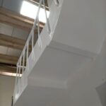 Reforma de nave industrial escaleras reformadas zona inferior
