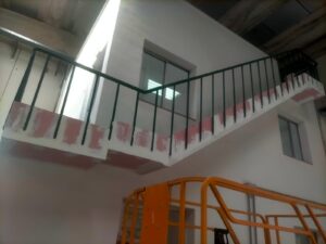 Reforma de nave industrial - reforma escaleras