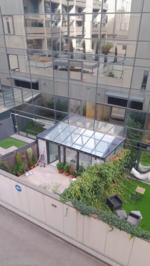 Terraza en oficina reconvertida en vivienda