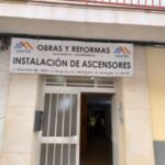 Cartel de Simfer a pie de calle